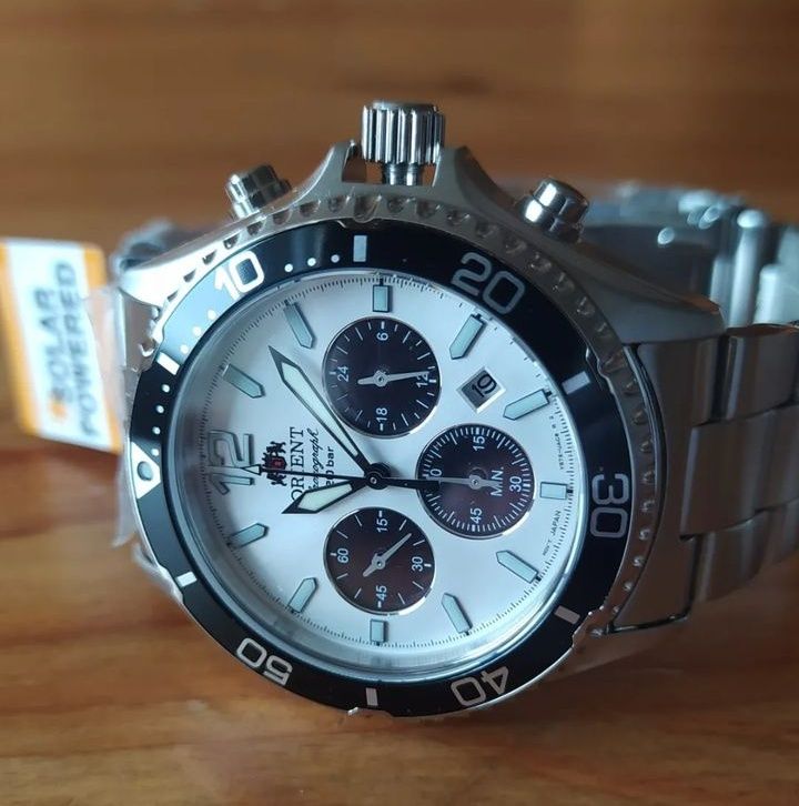 *NOVO* Orient Solar Cronógrafo Panda RA-TX0203S (42,8mm) Safira.