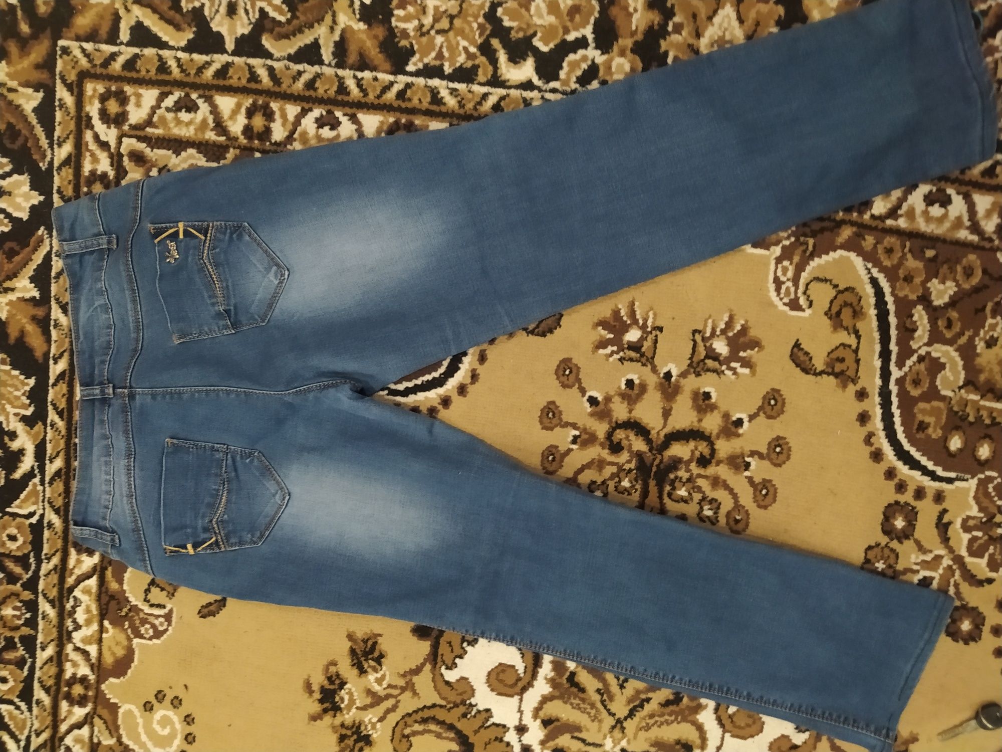 Стильні класичні джинси