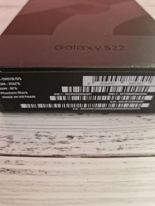 Samsung S22 
256/8Gb Black 
 Made in Vietnam