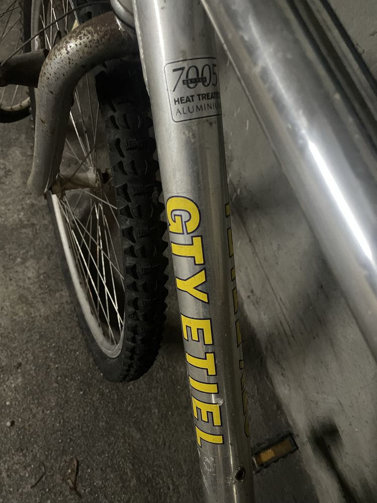 Vendo Duas Bicicletas
