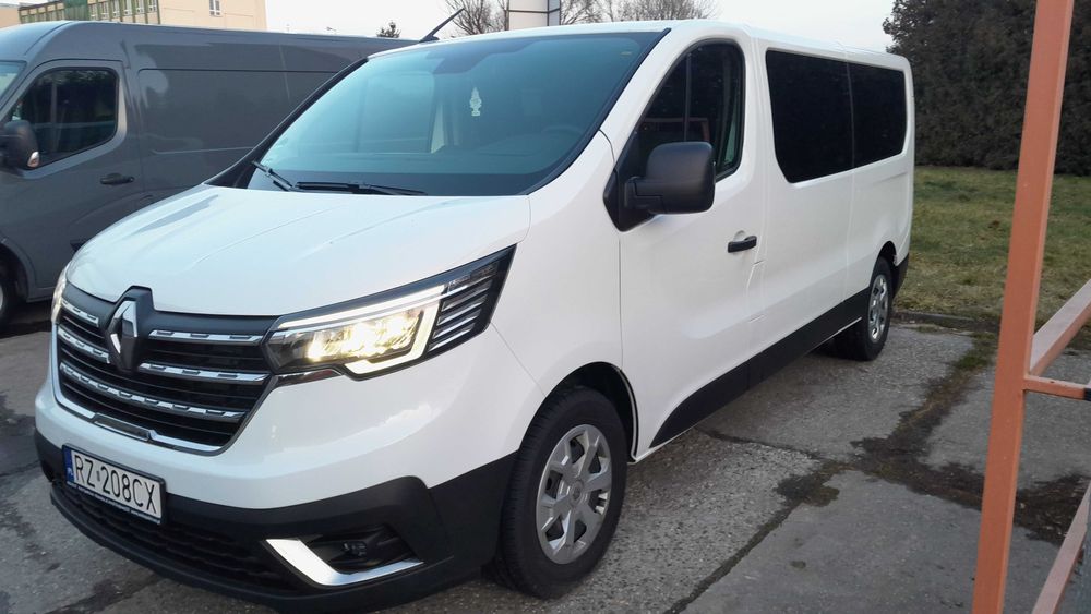 Wynajem BUSA wypożyczalnia BUSÓW osobowych Rzeszów 9-osobowe