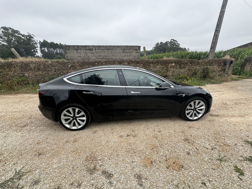 Motorista TVDE Uber/Bolt para Tesla Model 3 24h Regime Autónomo (m/f)