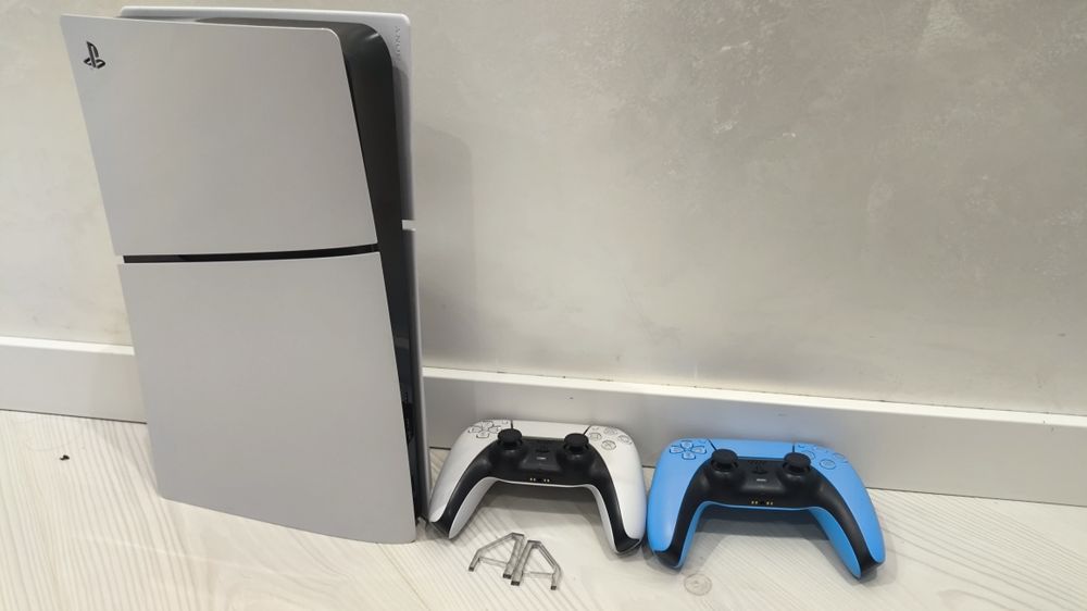 PlayStation 5 slim 2024 два диска і джойстик + телевізор можна окремо