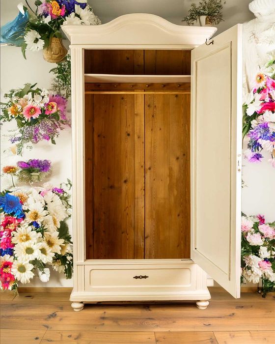 Wyprzedaż - Szafa jednodrzwiowa beżowa antyk