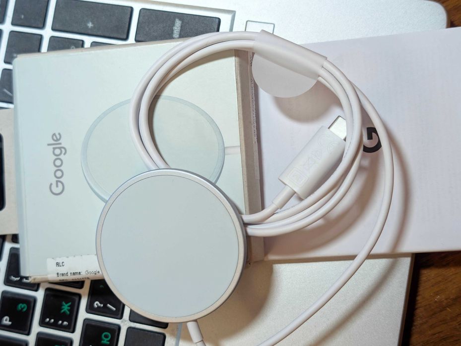 Беспроводная зарядка Google Pixelsnap Charger (Qi 2.2)