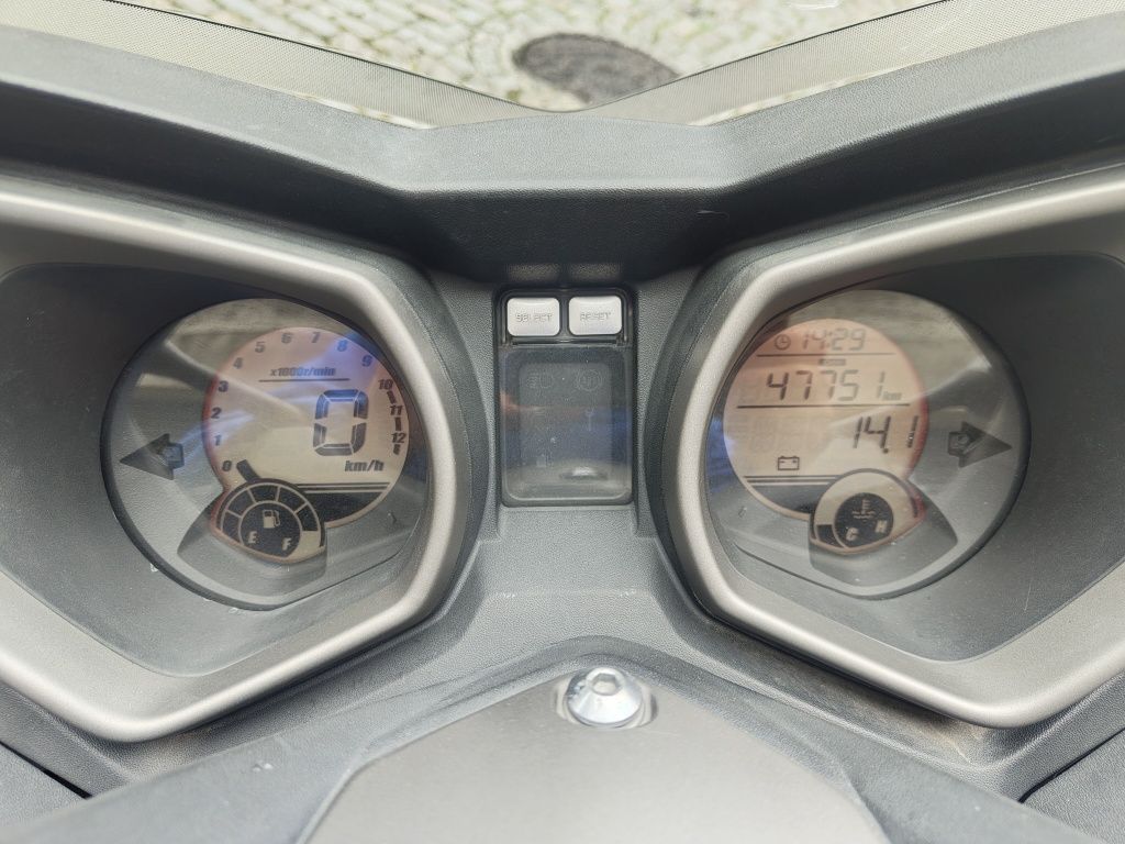 Yamaha X-Max 2016
