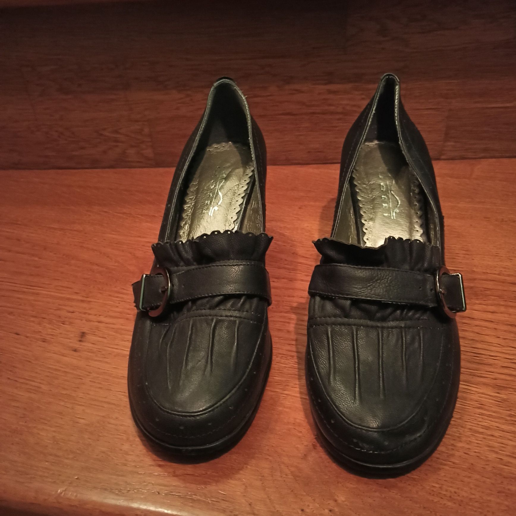 Продам туфлі жіночі чорні Італія