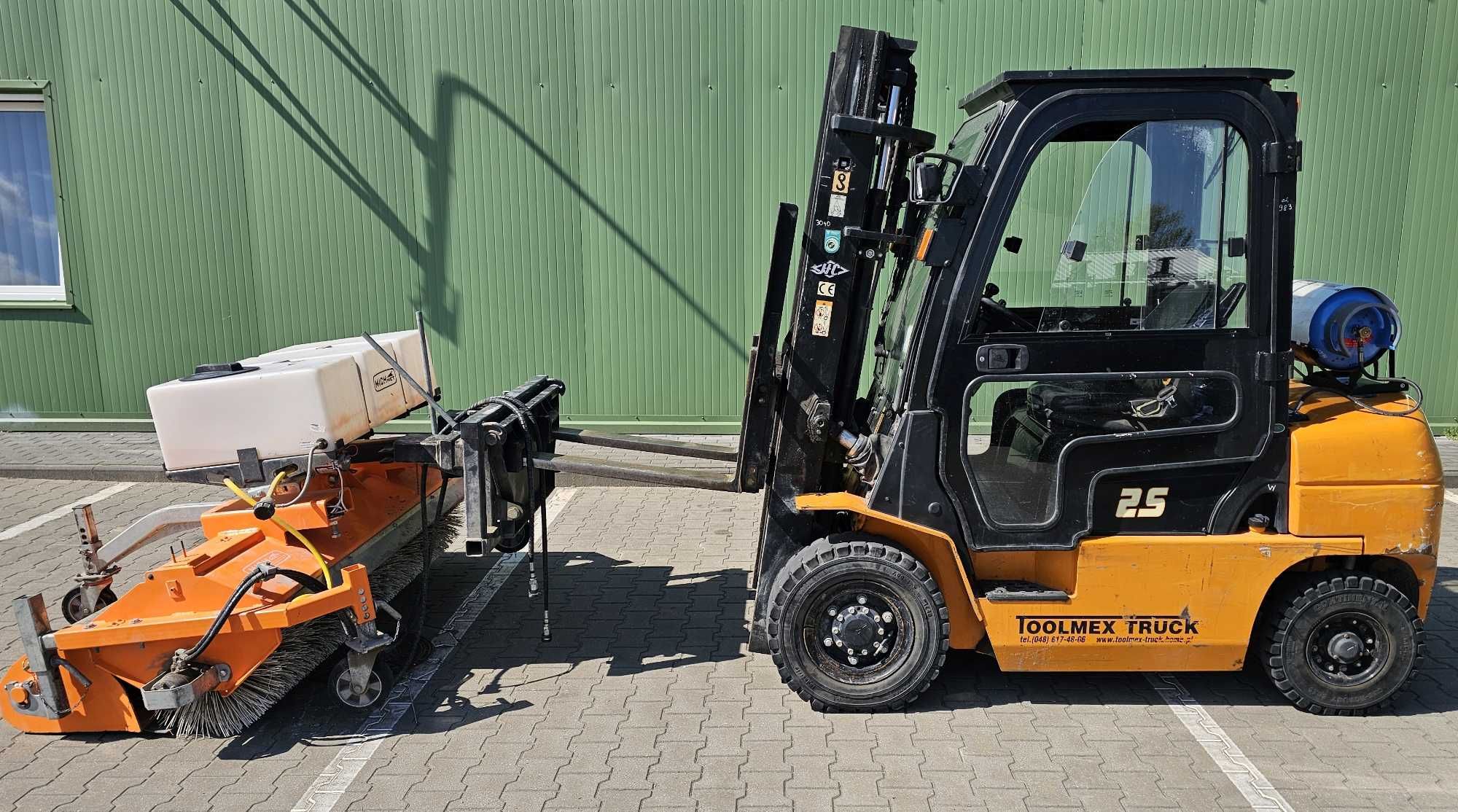 Wózek widłowy Hangcha CPQD25B-RW22-Y + Zamiatarka ZM-180
