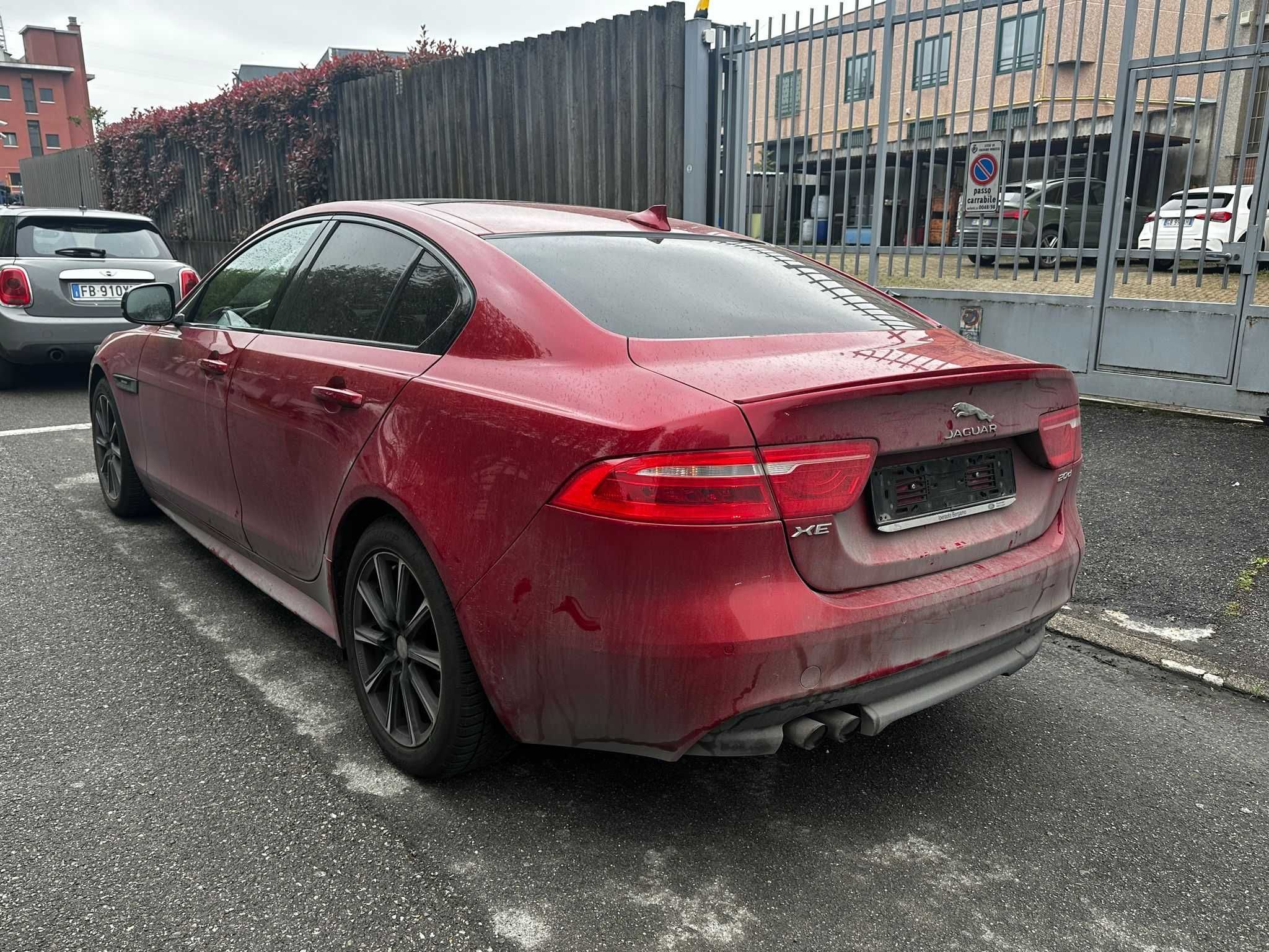 Jaguar XE 2.0d  Posiadam  inne  auta  z  włoch  całe  i uszkodzone