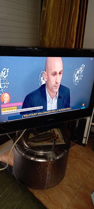 Tv Lcd, 32"   com HDMI, VGA, SCART