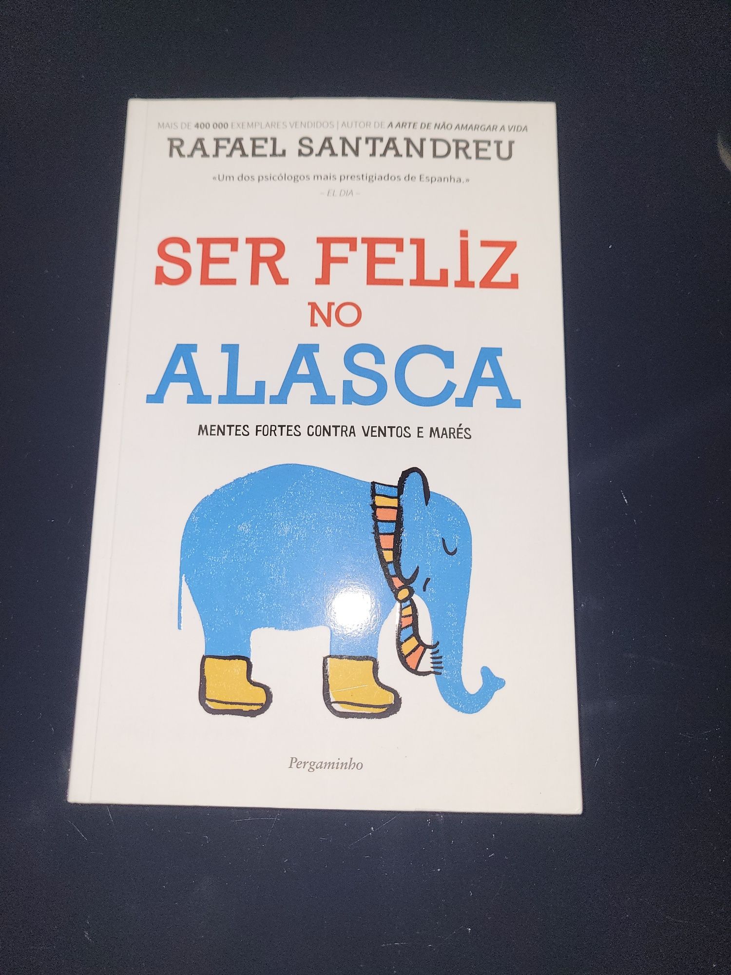 Livro "Ser feliz no Alasca"