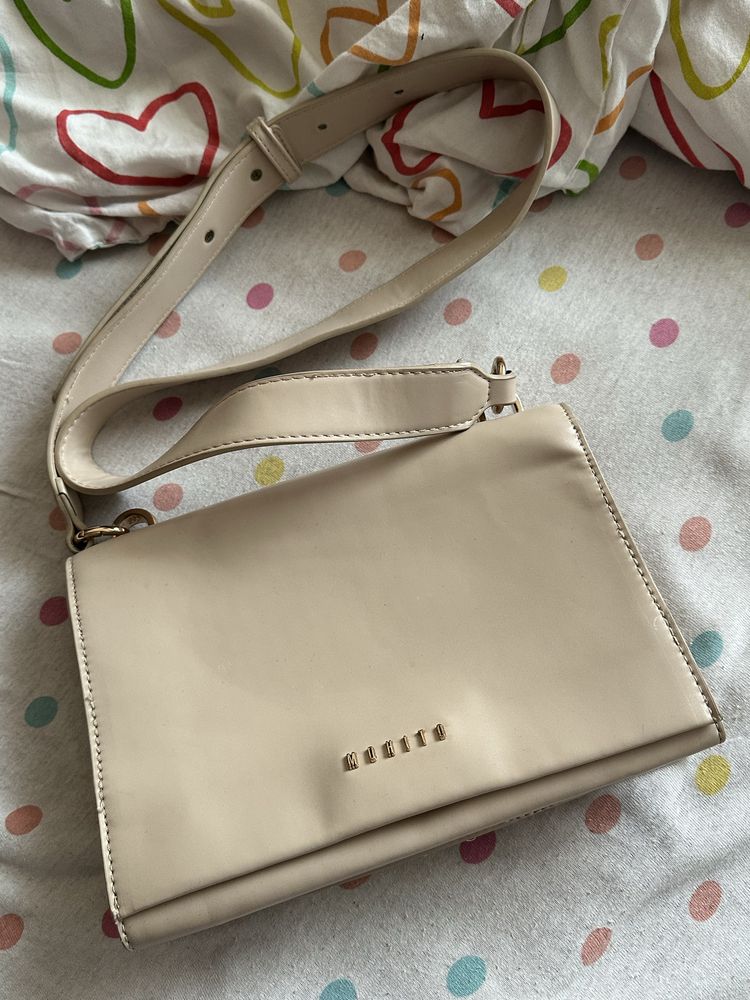 Beżowa torebka Mohito crossbody
