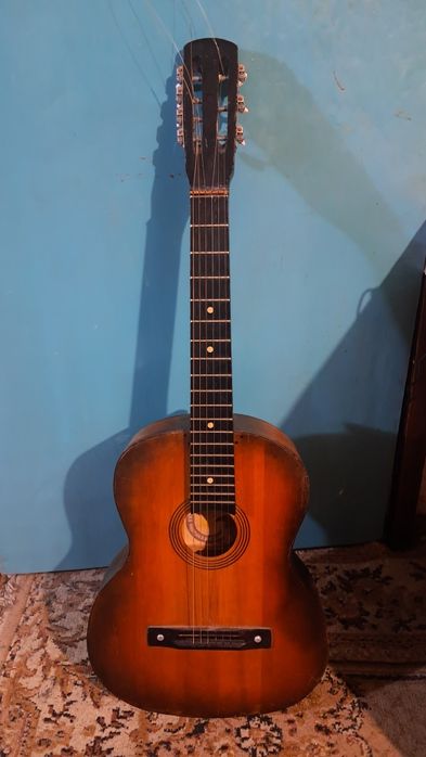 Радянська гітара. 6-ті струнна.