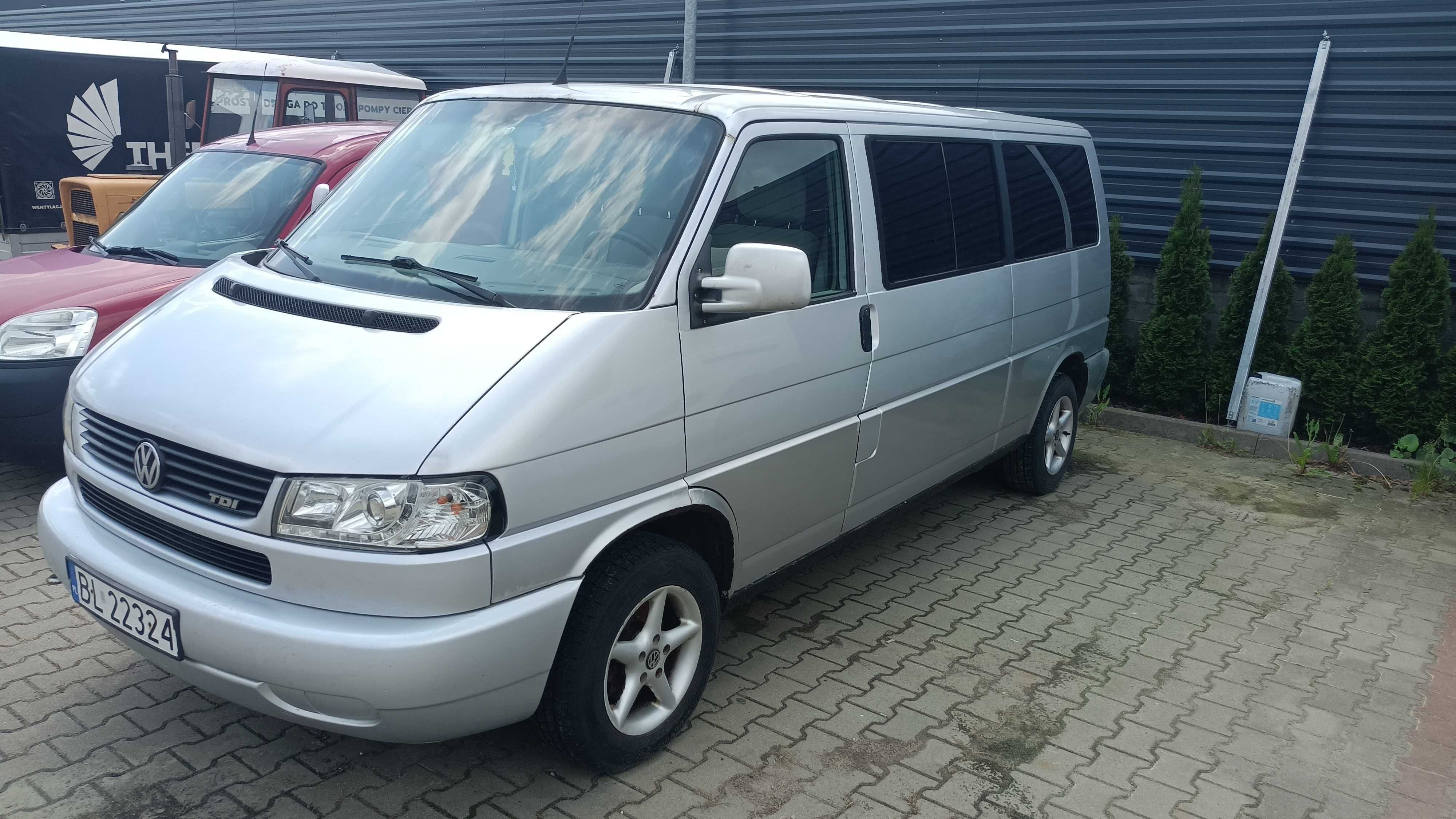 Caravelle Long 2,5 TDI 130 km  9 osób 2000 rok Srebrny