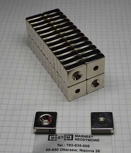 Magnes neodymowy płytkowy z otworami do przykręcenia na śrubkę wkręt