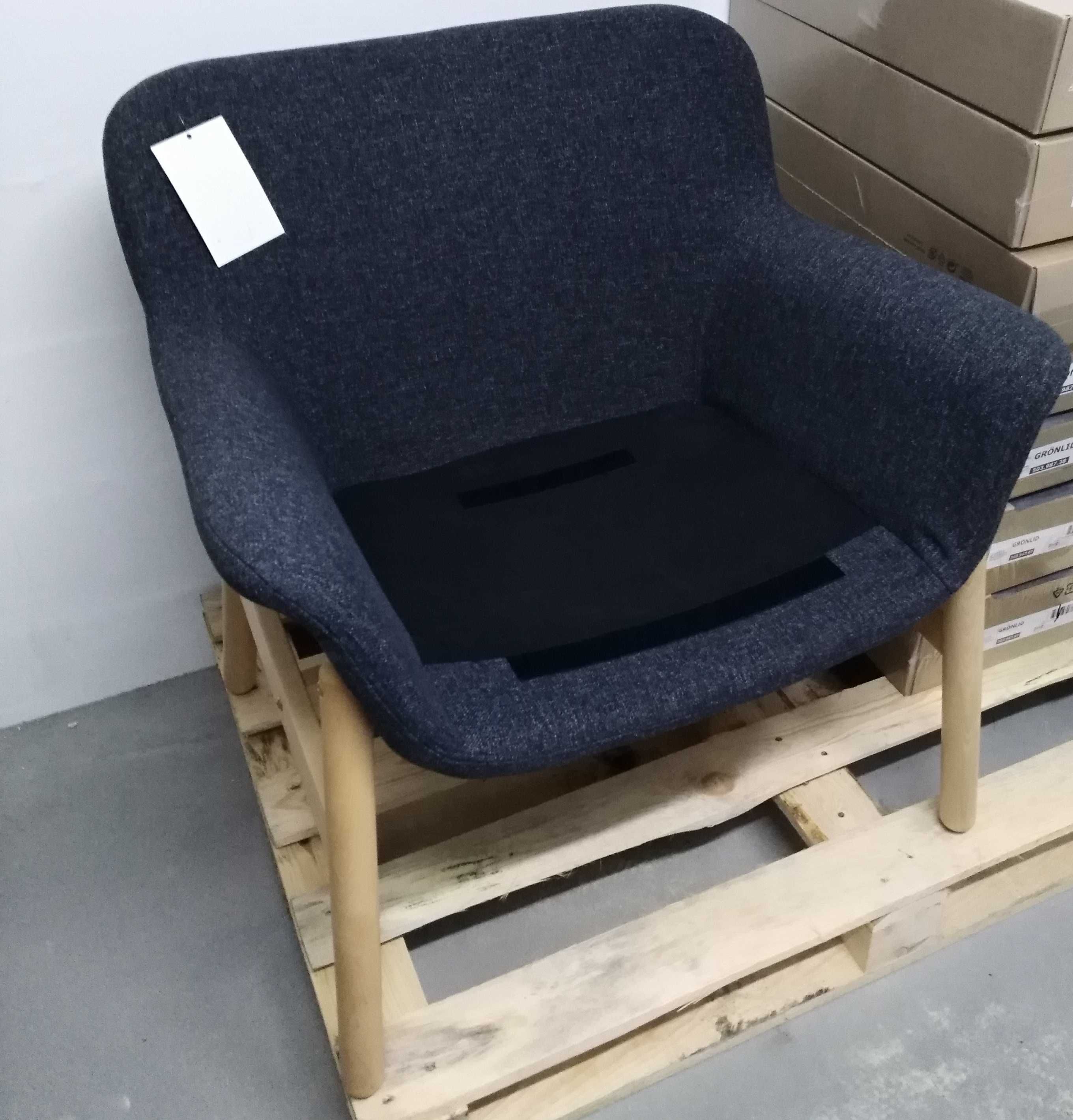 Fotel IKEA VEDBO gunnared z niskim oparciem ciemnoszary taniej o 200zł