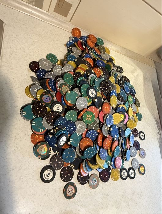 Ігрові фішки для покеру та рулетки