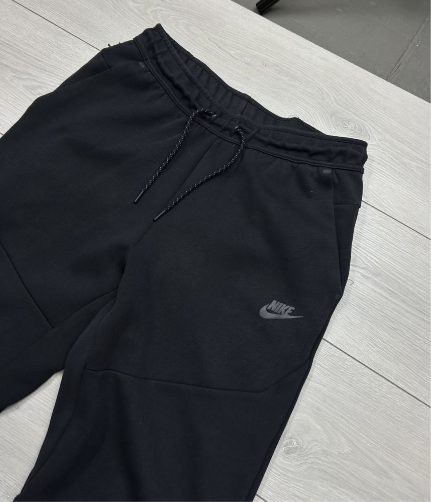 Штани Nike Tech Fleece. XS