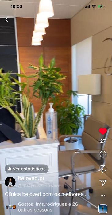 Balcão branco para espaços comerciais