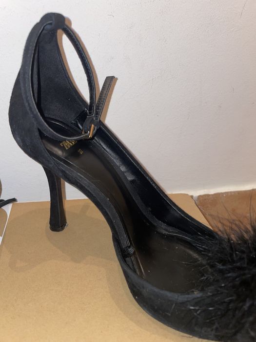 Czarne szpilki z puszkiem Zara