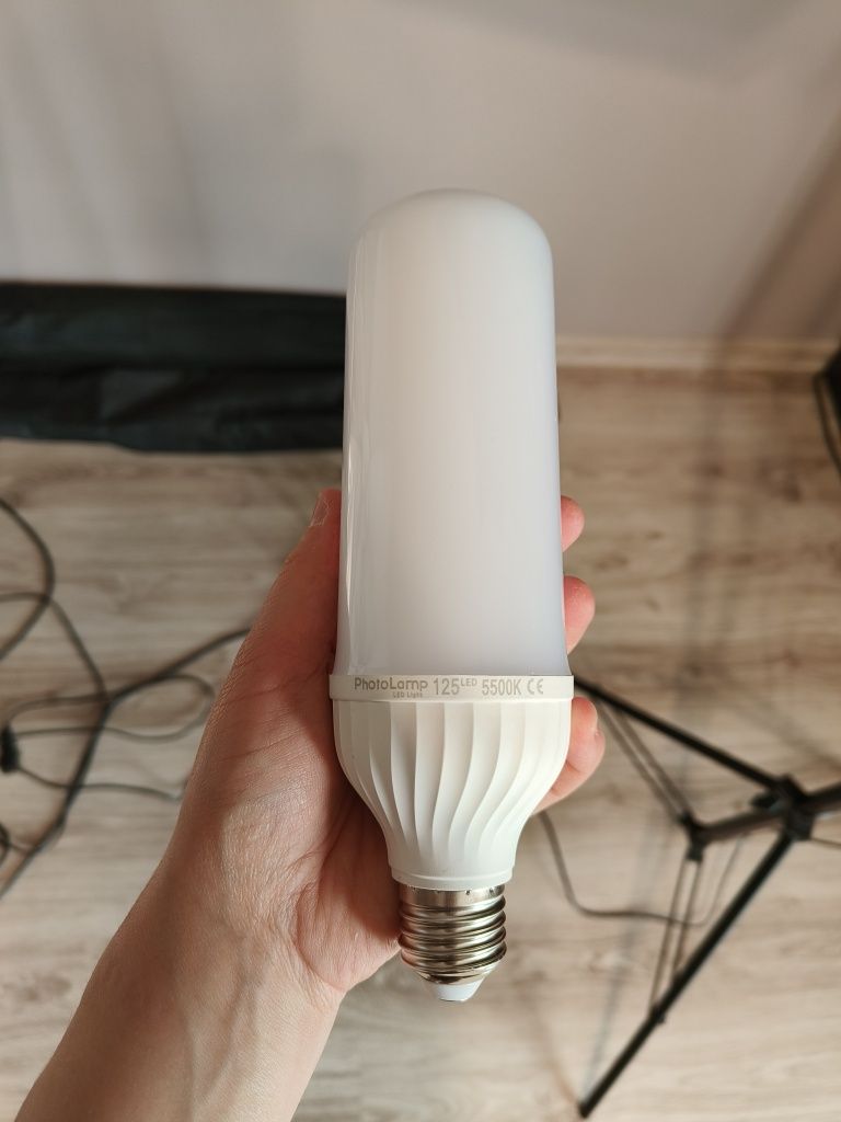 Zestaw lamp LED do fotografii i filmu - żarówki, lampy, softbox