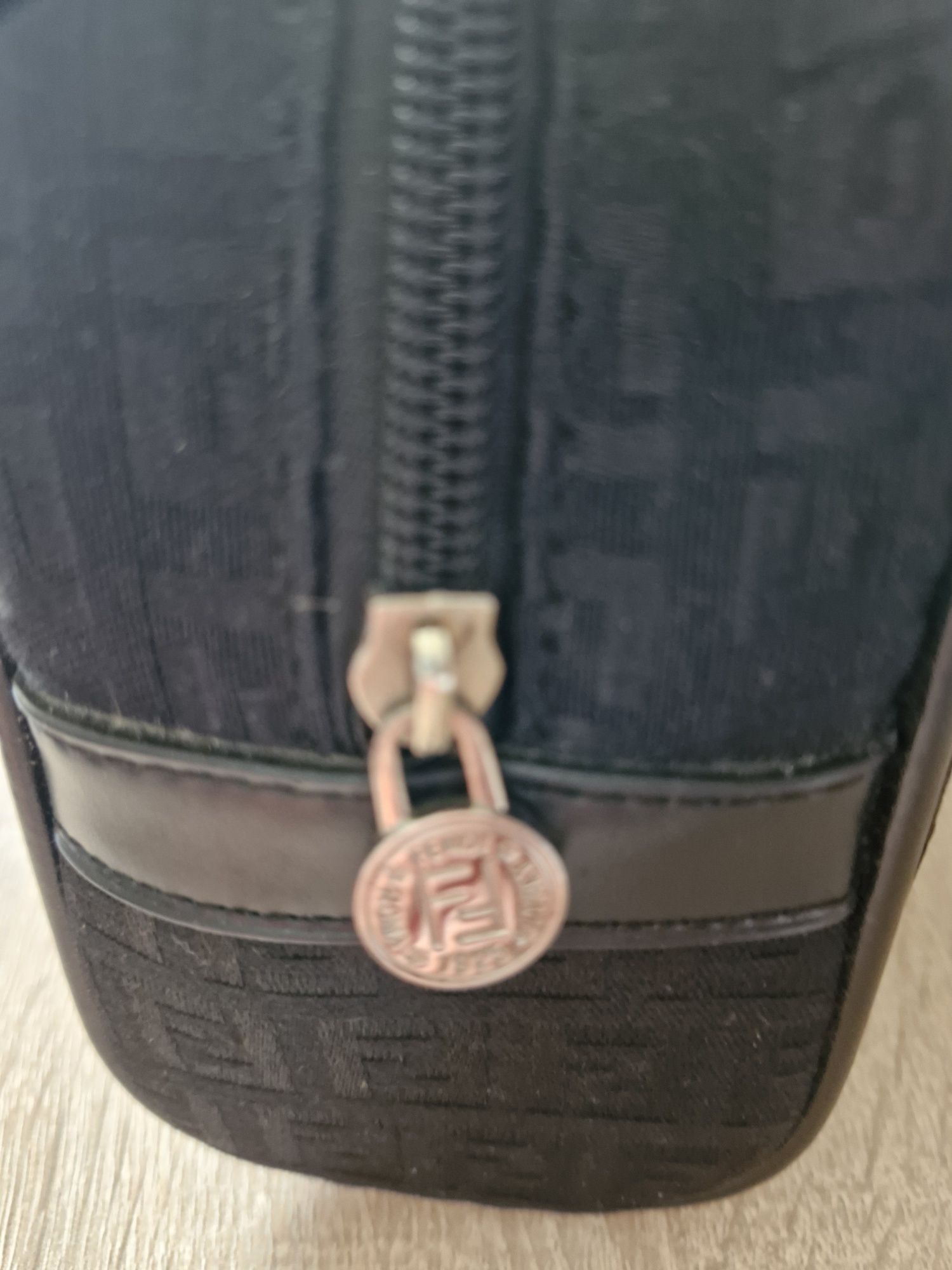 Autentyczna Fendi S.A.S torebka damska czarna włoska orginalna