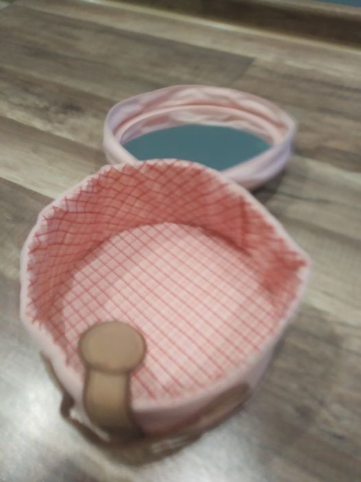 Kuferek z lusterkiem