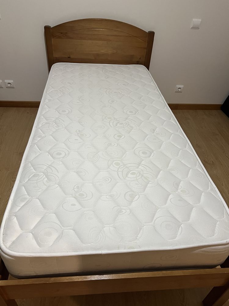 Cama solteiro MUITO BOM ESTADO
