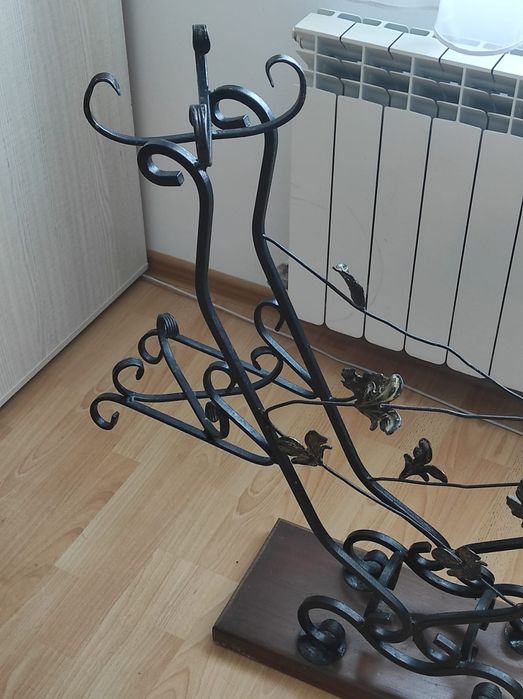 Kwietnik metalowy kuty