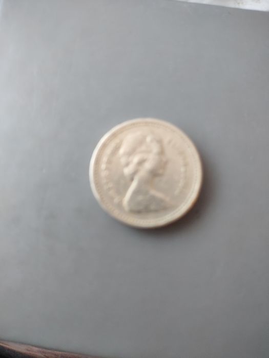 Witam serdecznie mam na sprzedaż monety Elizabeth rok 1982