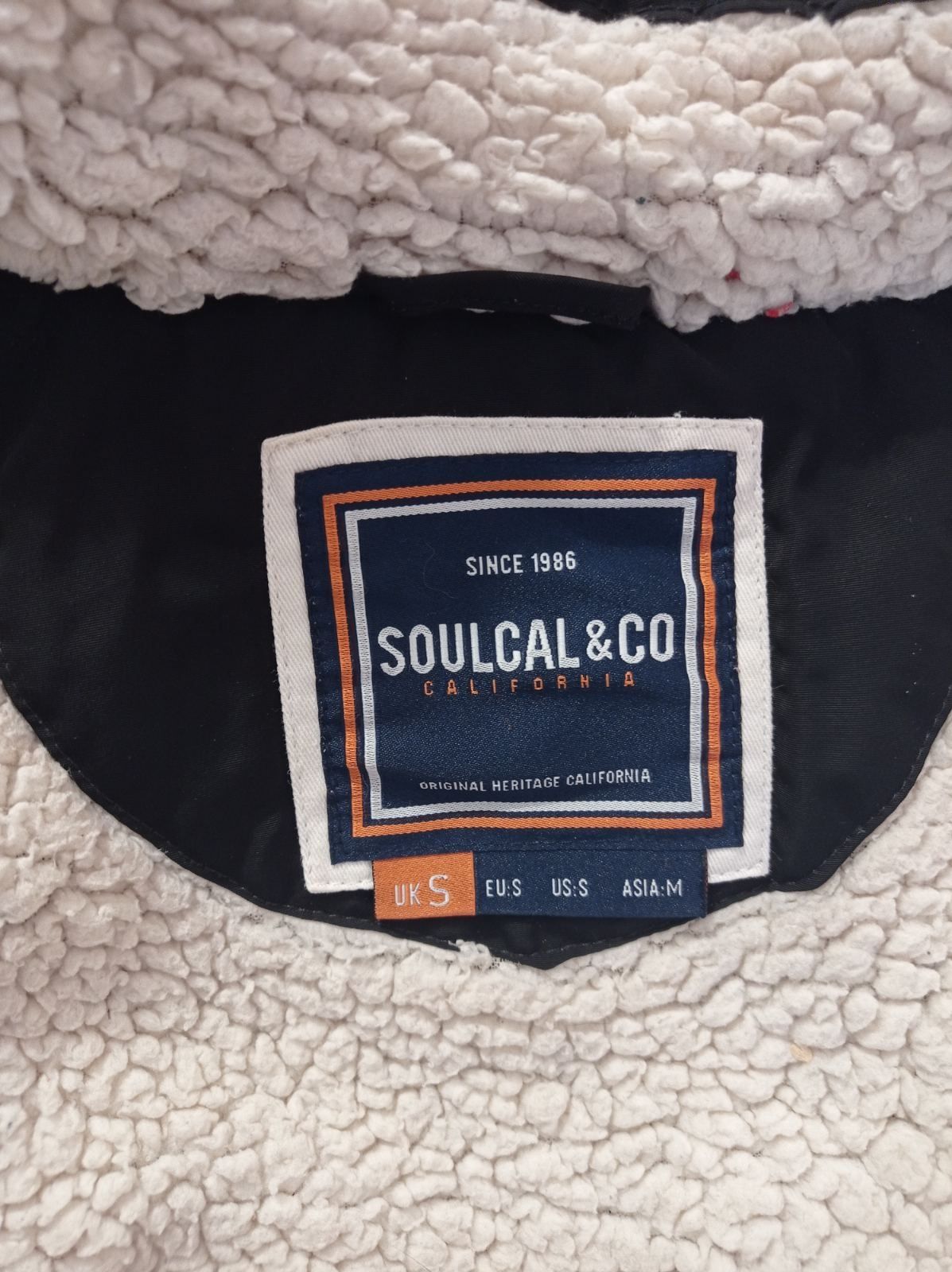 Утепленная жилетка бренда SOULCAL & CO