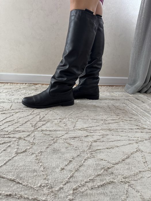 Шкіряні чоботи з високою халявою