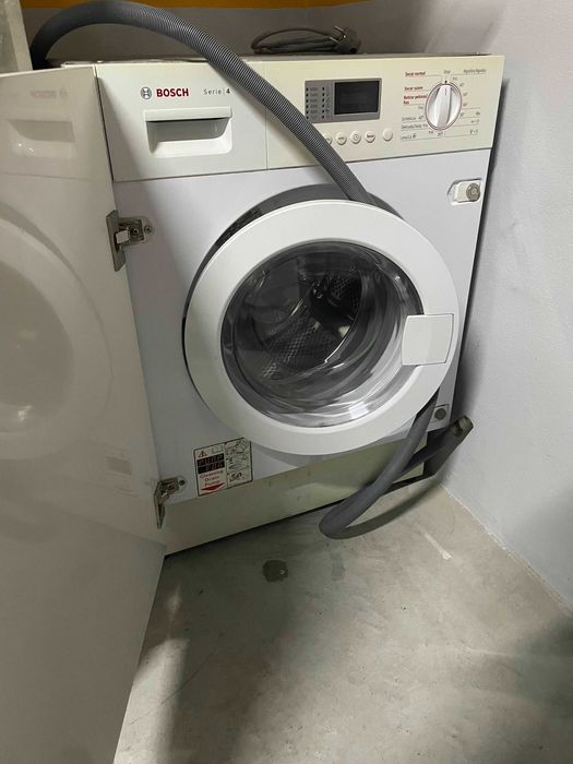 Máquina de Lavar Roupa Bosh (de encastrar)