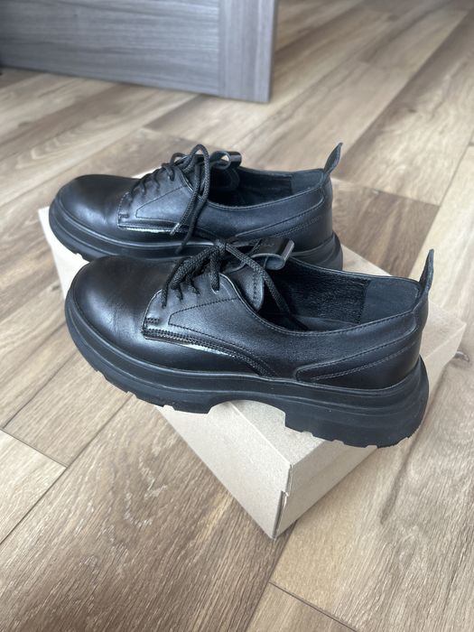 Шкіряні туфлі MiDA