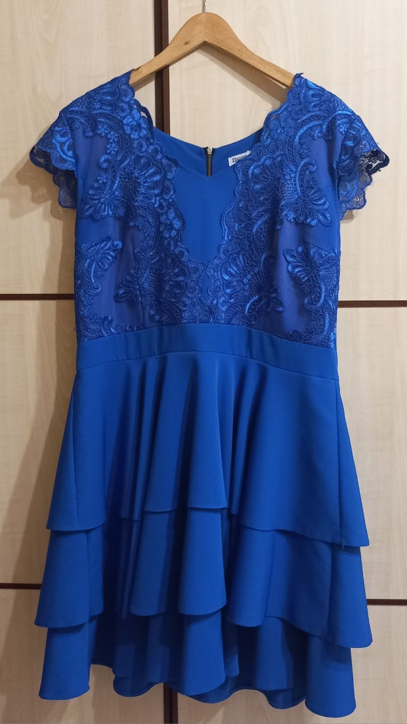 Sukienka niebieska z dużym dekoltem