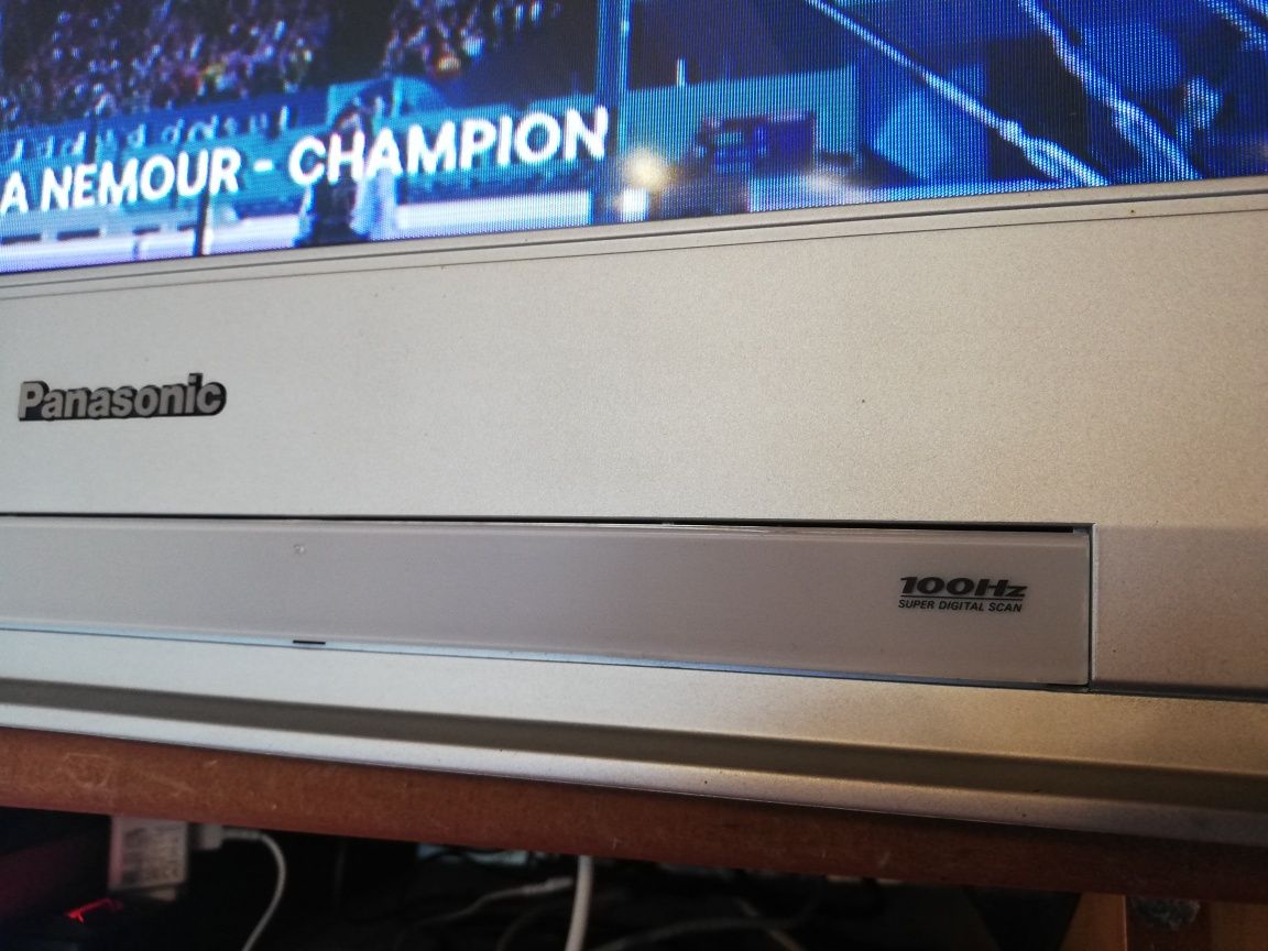 Televisão PANASONIC 32" 100HZ