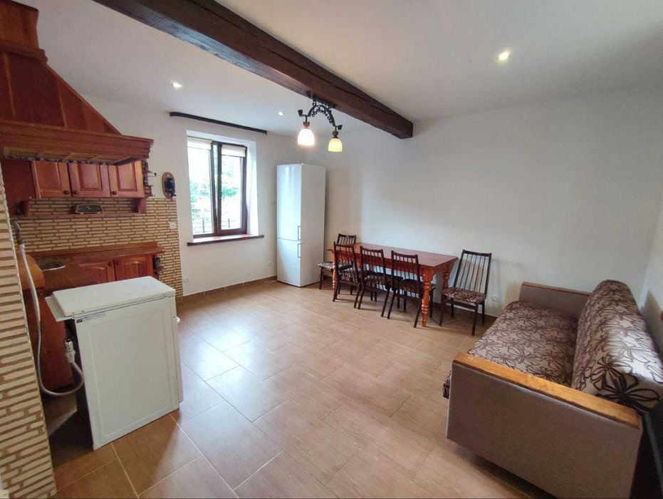 Довгострокова оренда  2 поверхового будинку на вул. Коротка 3