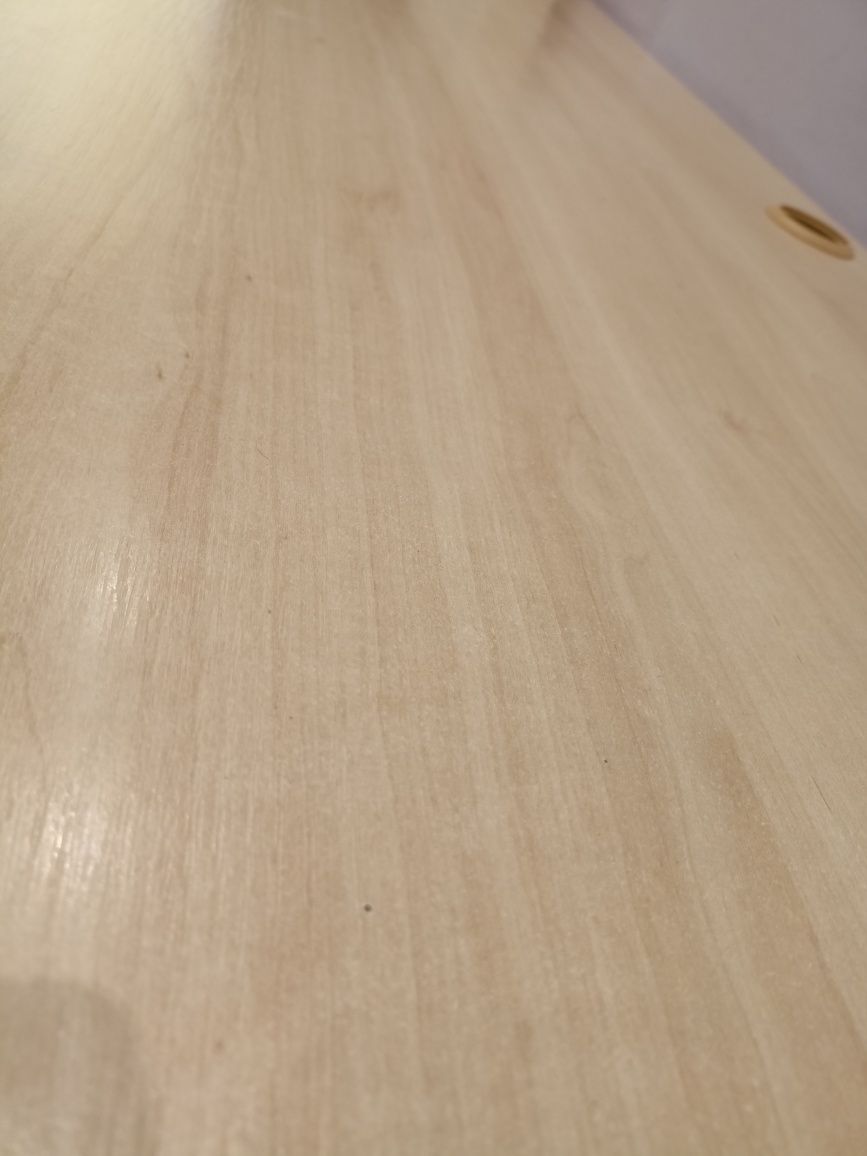 biurko jasne drewno