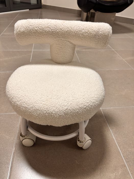 Cadeira pelucia branca