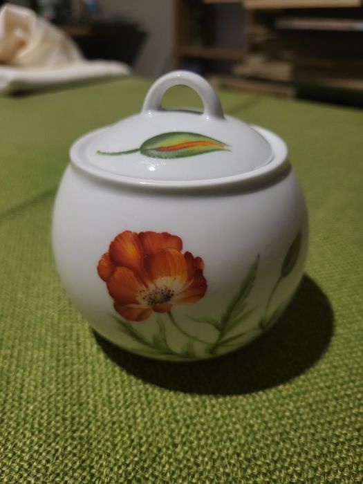 Urocza, porcelanowa cukierniczka  z makami Cza Cult