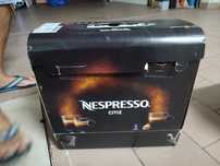 Máquina Nespresso como nova vermelha
