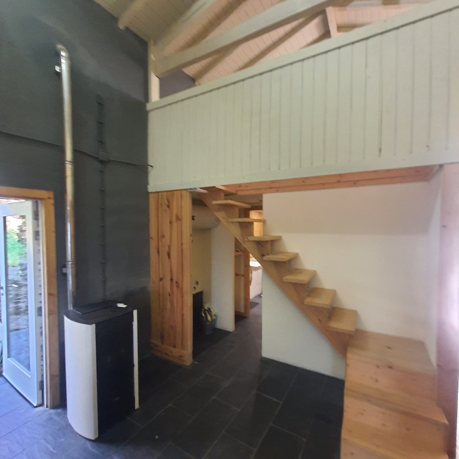 Alugo Casa Renovada