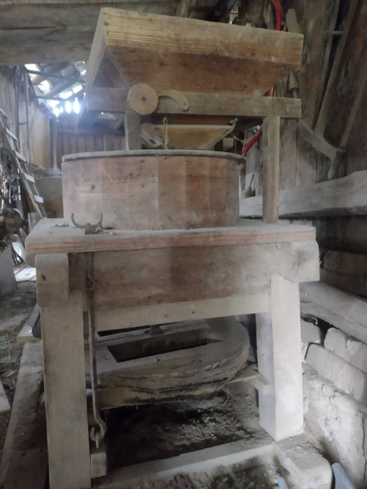 Zabytkowe żarna do mielenia zboża