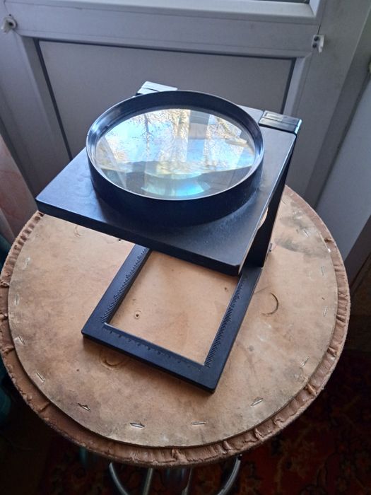 Продам лупу на подставке