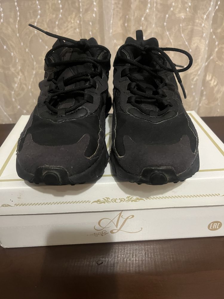 Жіночі кросівки Nike Air Max 270 React