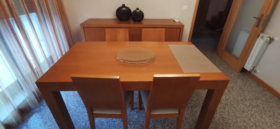 Mobília de jantar em cerejeira