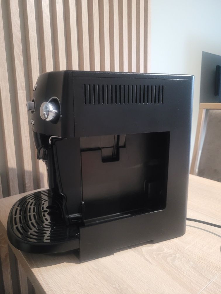 Pancerny Ekspres ciśnieniowy Delonghi ESAM 4200