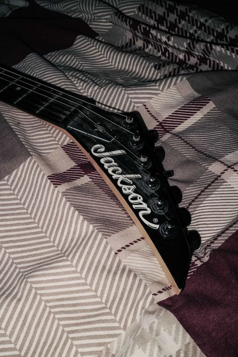 Продам электрогитару Jackson j11
