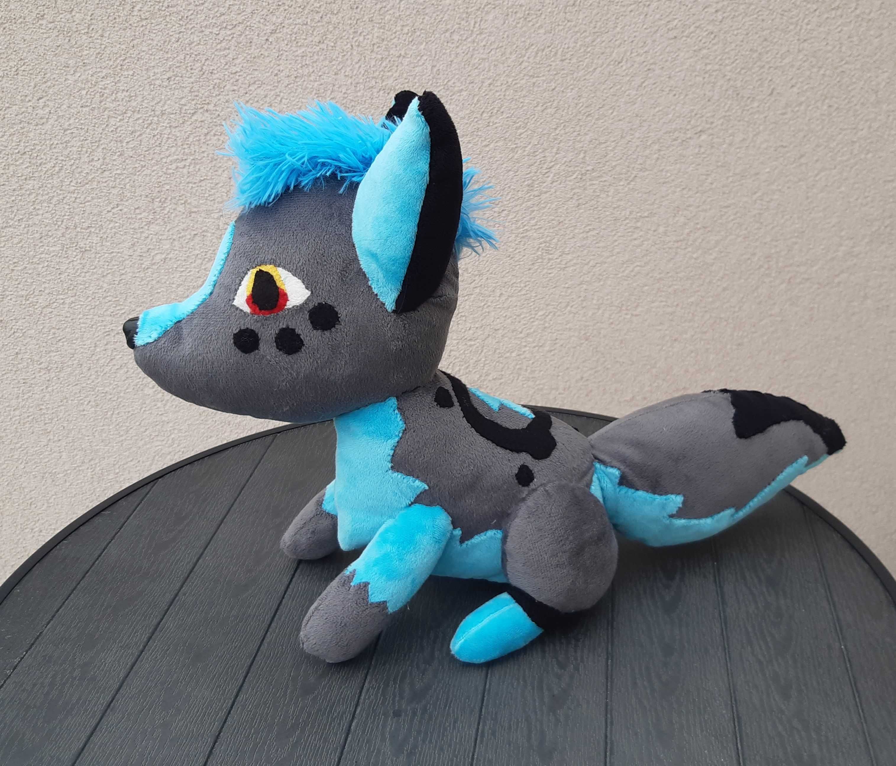 Pluszowy furas furry fursona, maskotka na podstawie refki