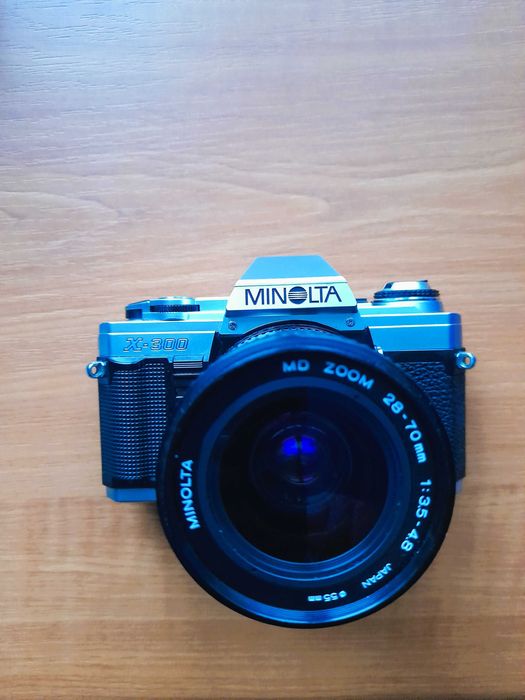 Aparat  Minolta X-300 + obiektyw Minolta